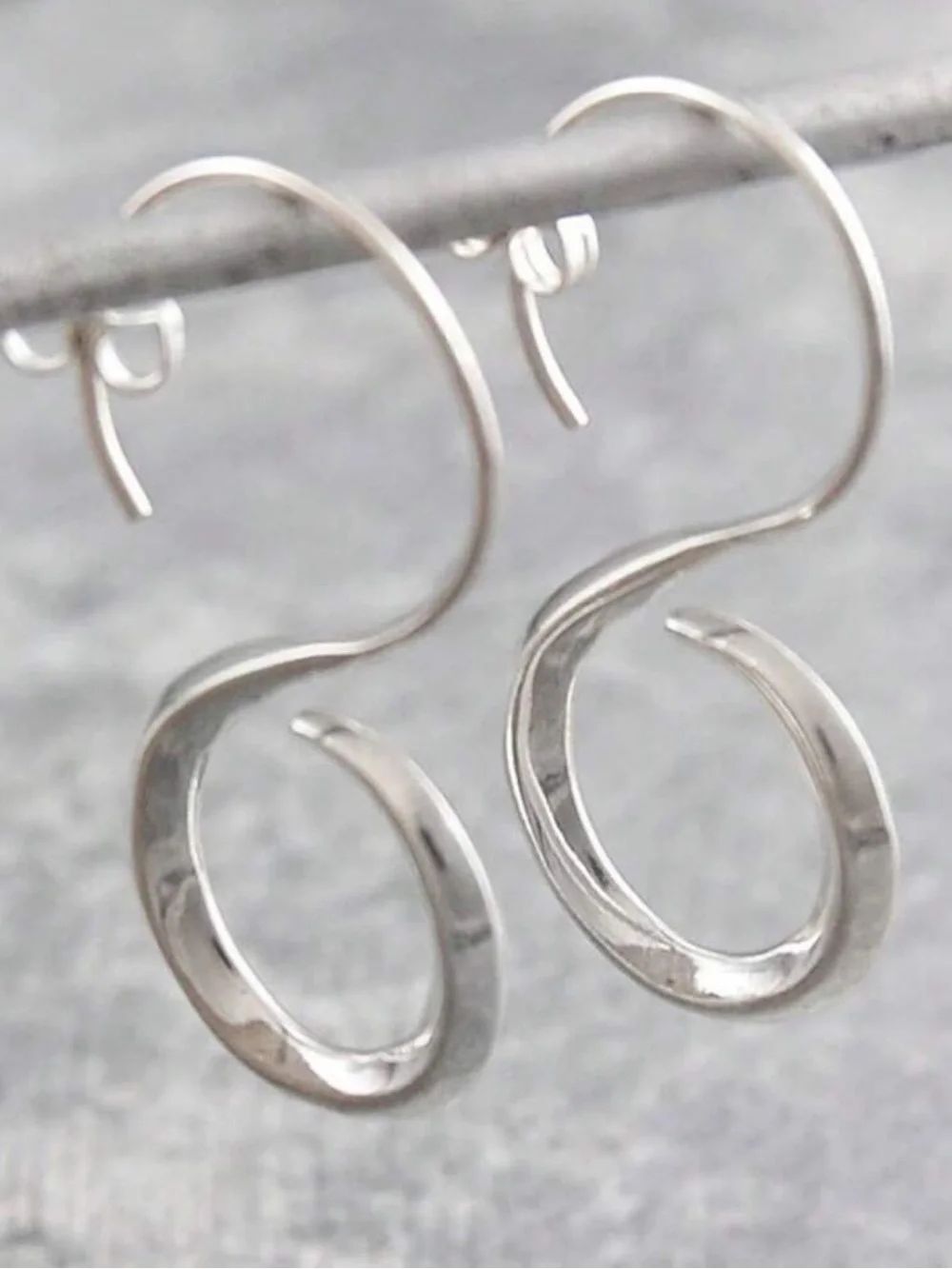 Sculptural Loop Drop Earrings N2422